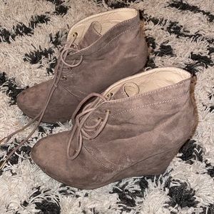 Deep tan/ brown wedges